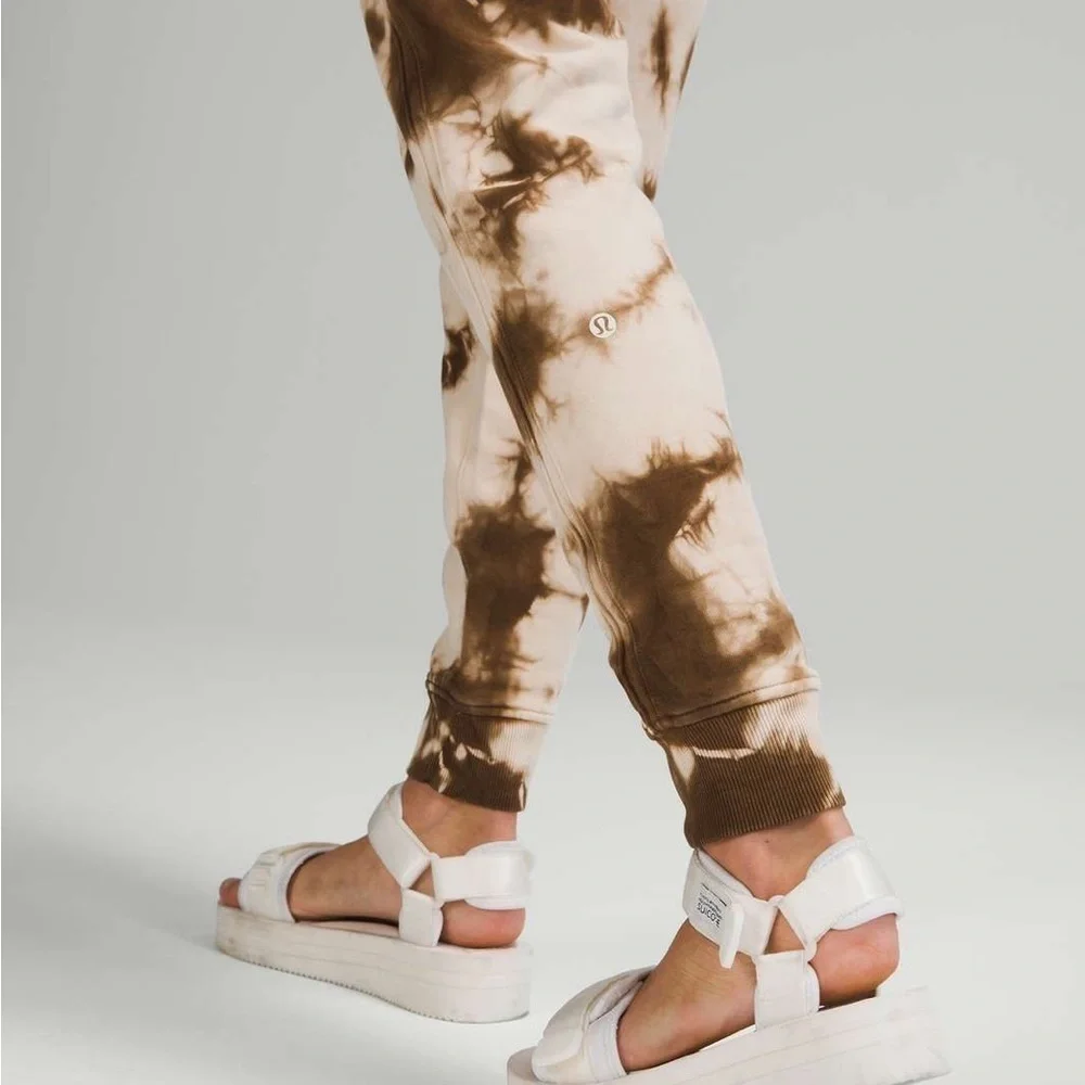 lululemon athletica lean into